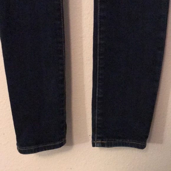 Abercrombie & Fitch New York - Picture 3 of 5